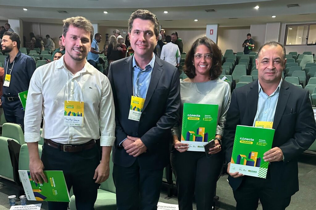 NOVO GAMA – Prefeito Carlinhos do Mangão destaca atuação no “Conecta Prefeitos” em Goiânia